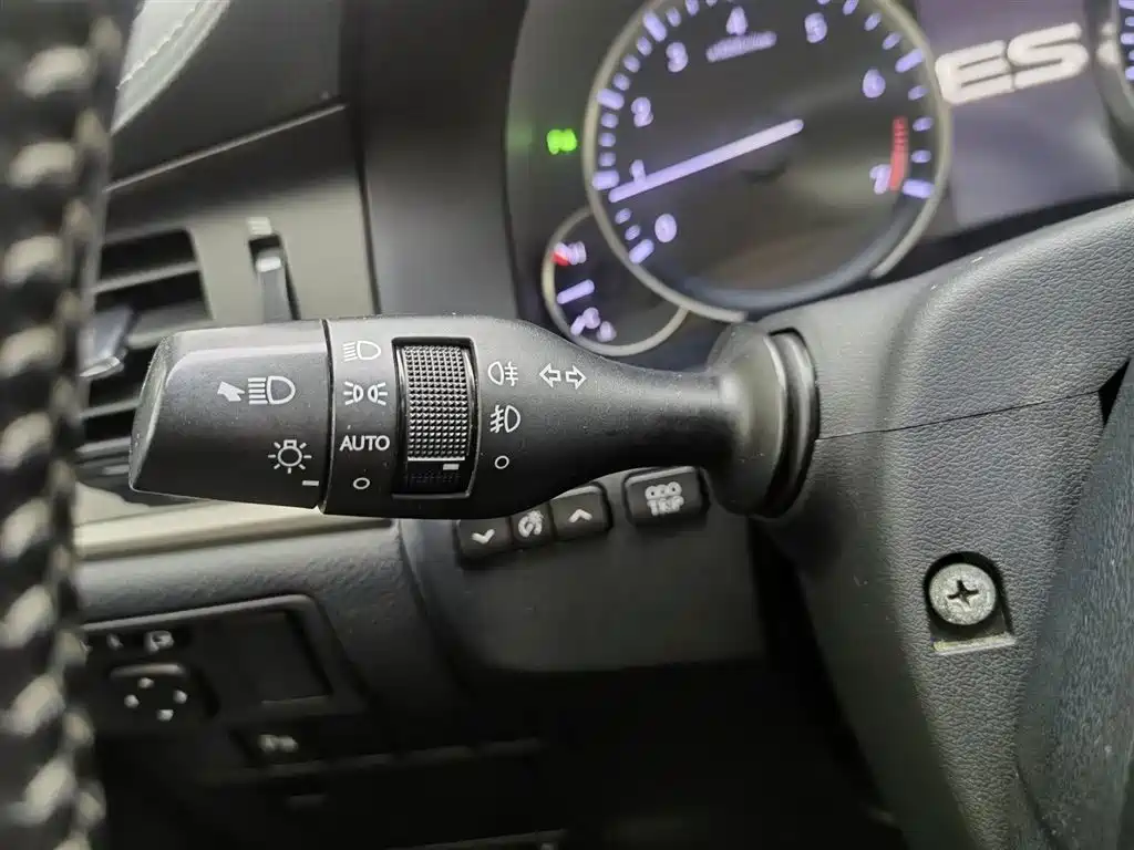 Lexus ES 2015 200 Elite Edition фото 21