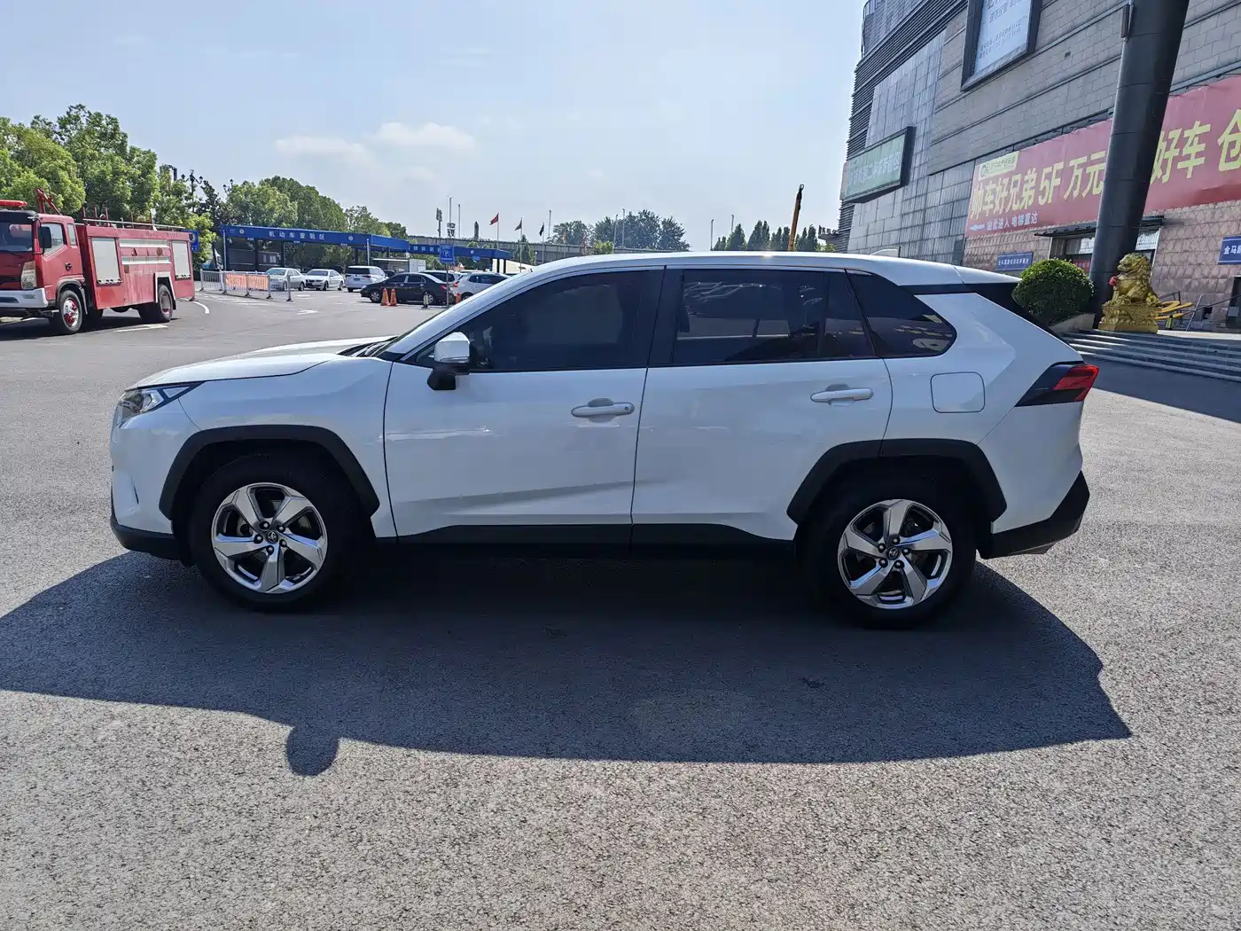 Фото 16 - Toyota RAV4