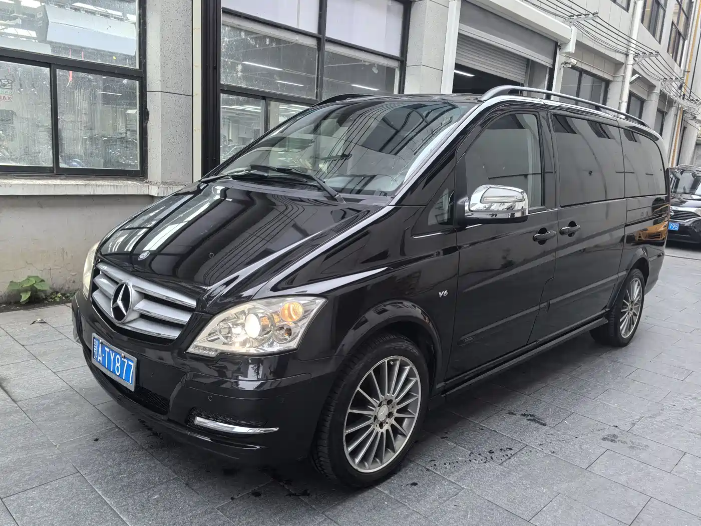 Mercedes-Benz Viano (Import) 2011 3.5L 125th Anniversary Edition 7-Seater