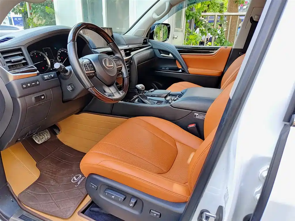 Lexus LX 2016 570 Dynamic Luxury Edition фото 7