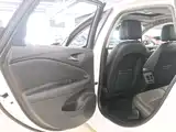 Photo 14 - Buick Verano