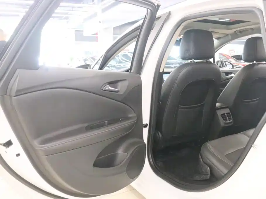 Photo 14 - Buick Verano