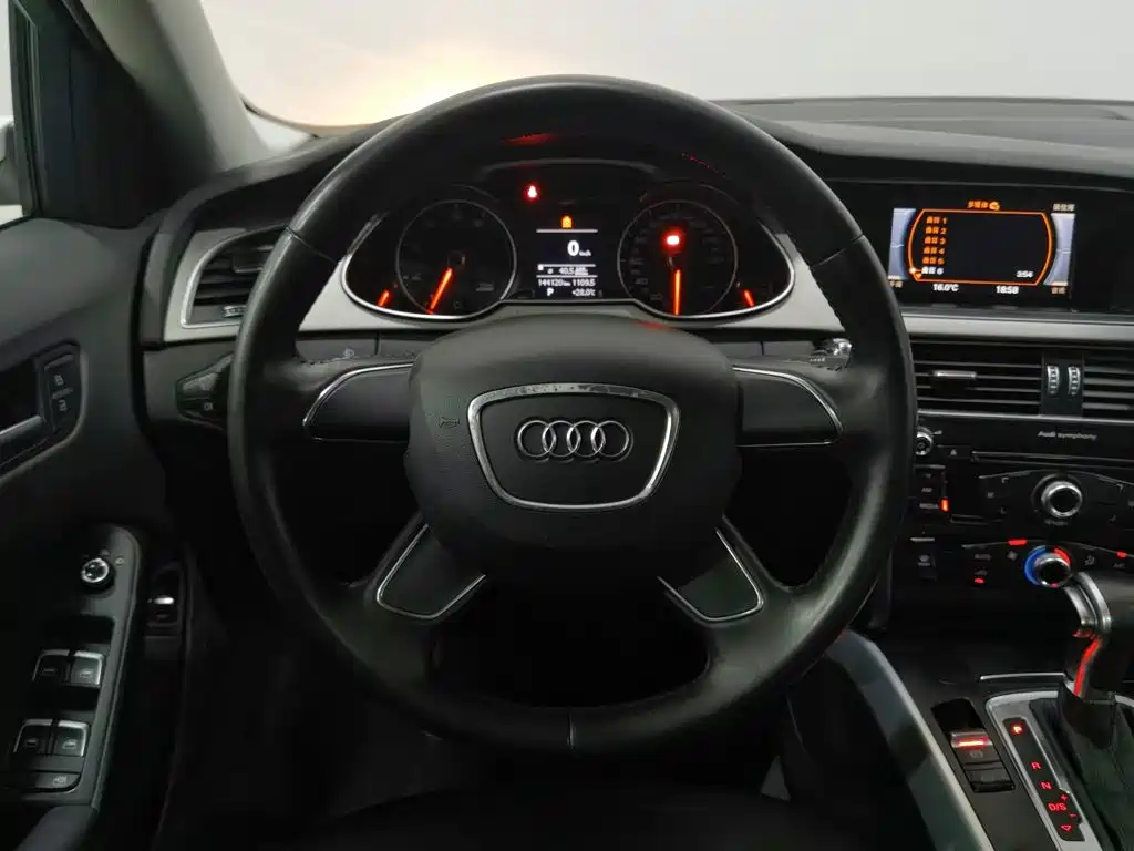 Фото 11 - Audi A4L