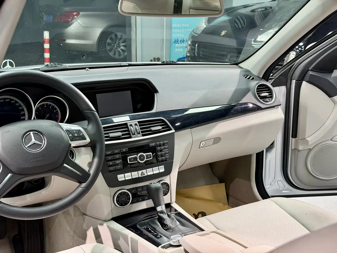 Mercedes-Benz C-Class 2011 C 180K Classic фото 13