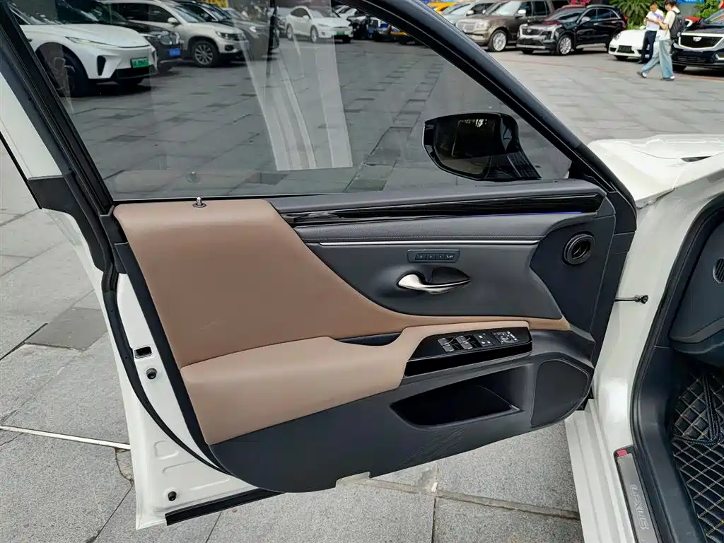 Lexus ES 2021 200 Luxury Edition фото 6
