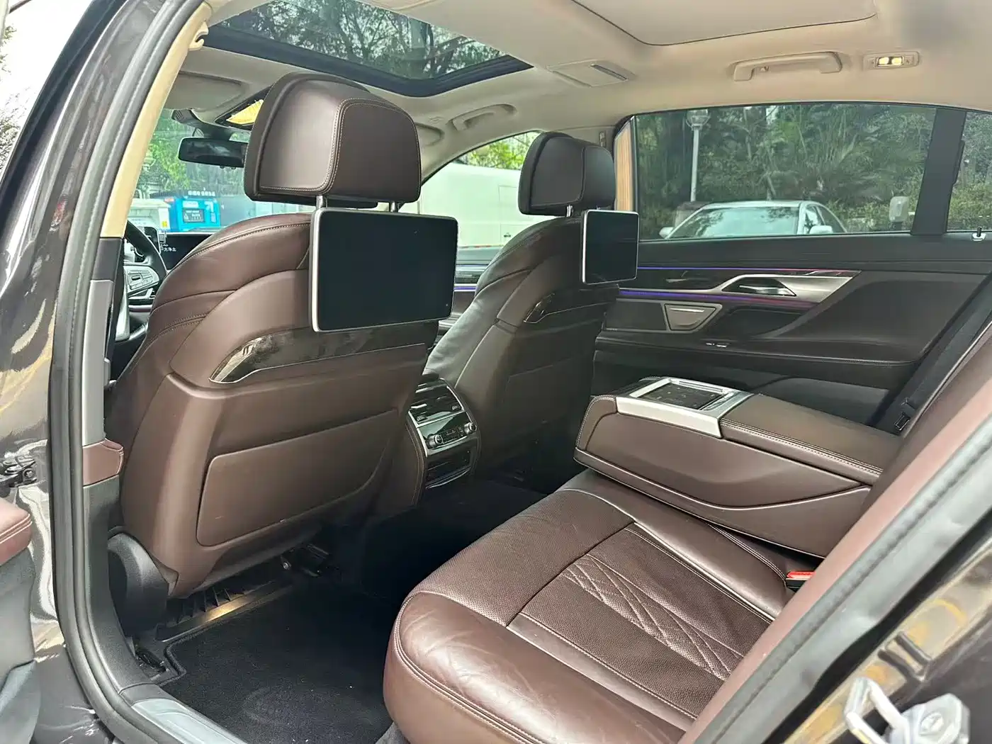 BMW 7 Series 2016 740Li Leading Edition фото 8