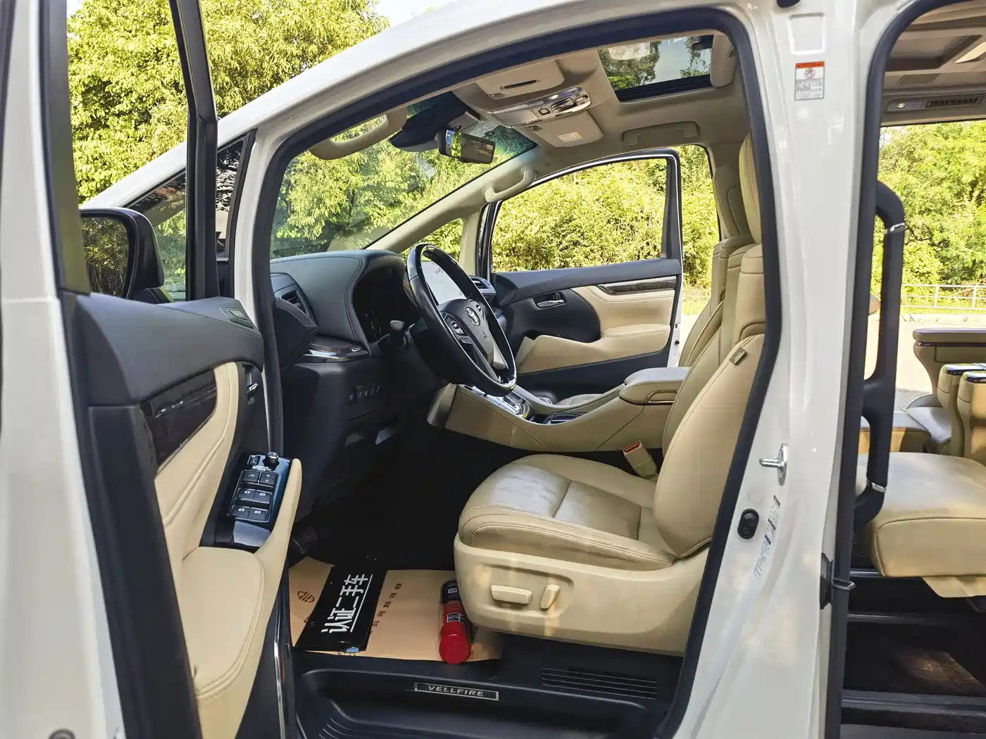 Toyota Vellfire 2020 Twin Engine 2.5L HV Premium Edition фото 9