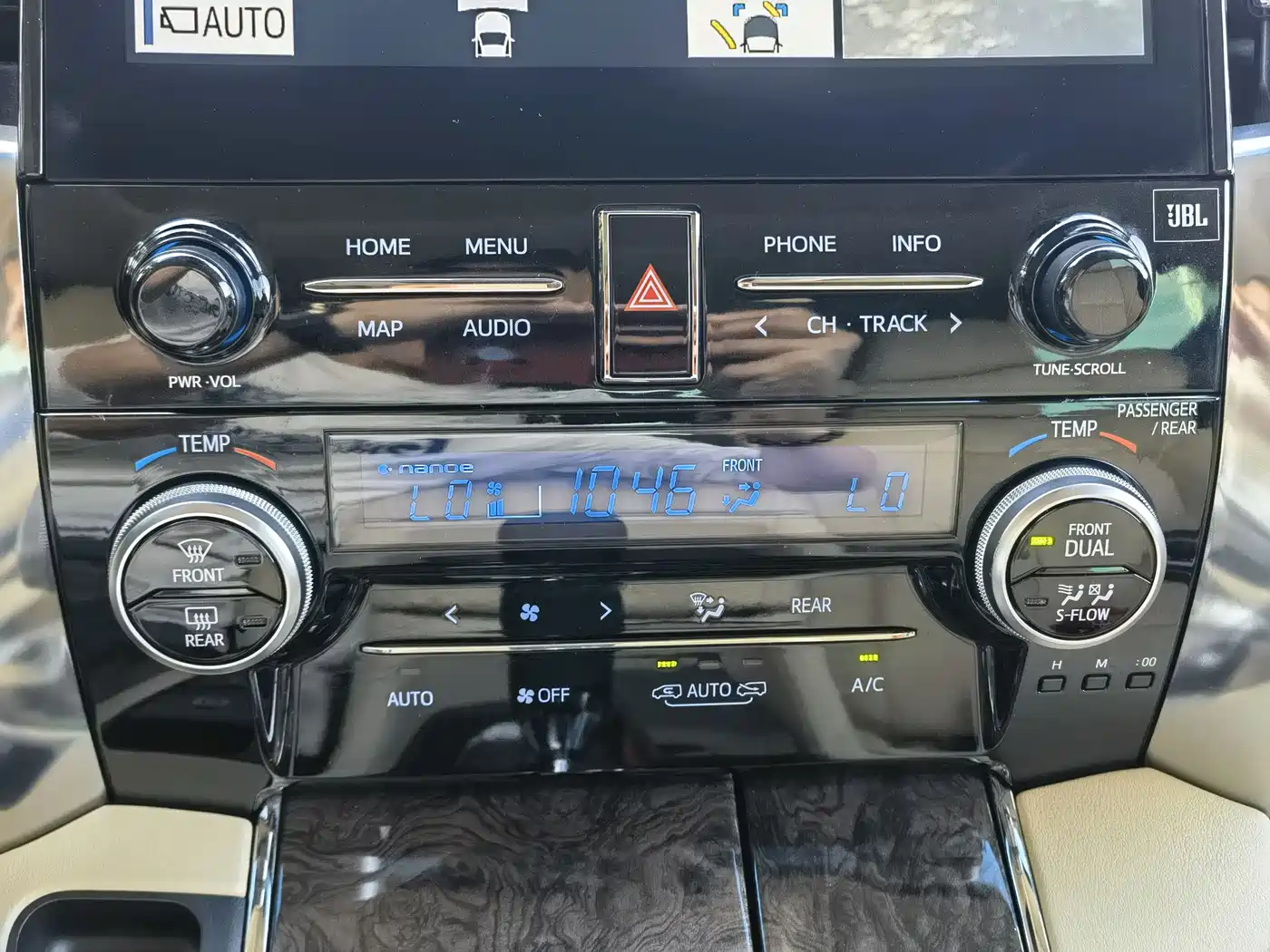 Toyota Vellfire 2020 Twin Engine 2.5L HV Premium Edition фото 17