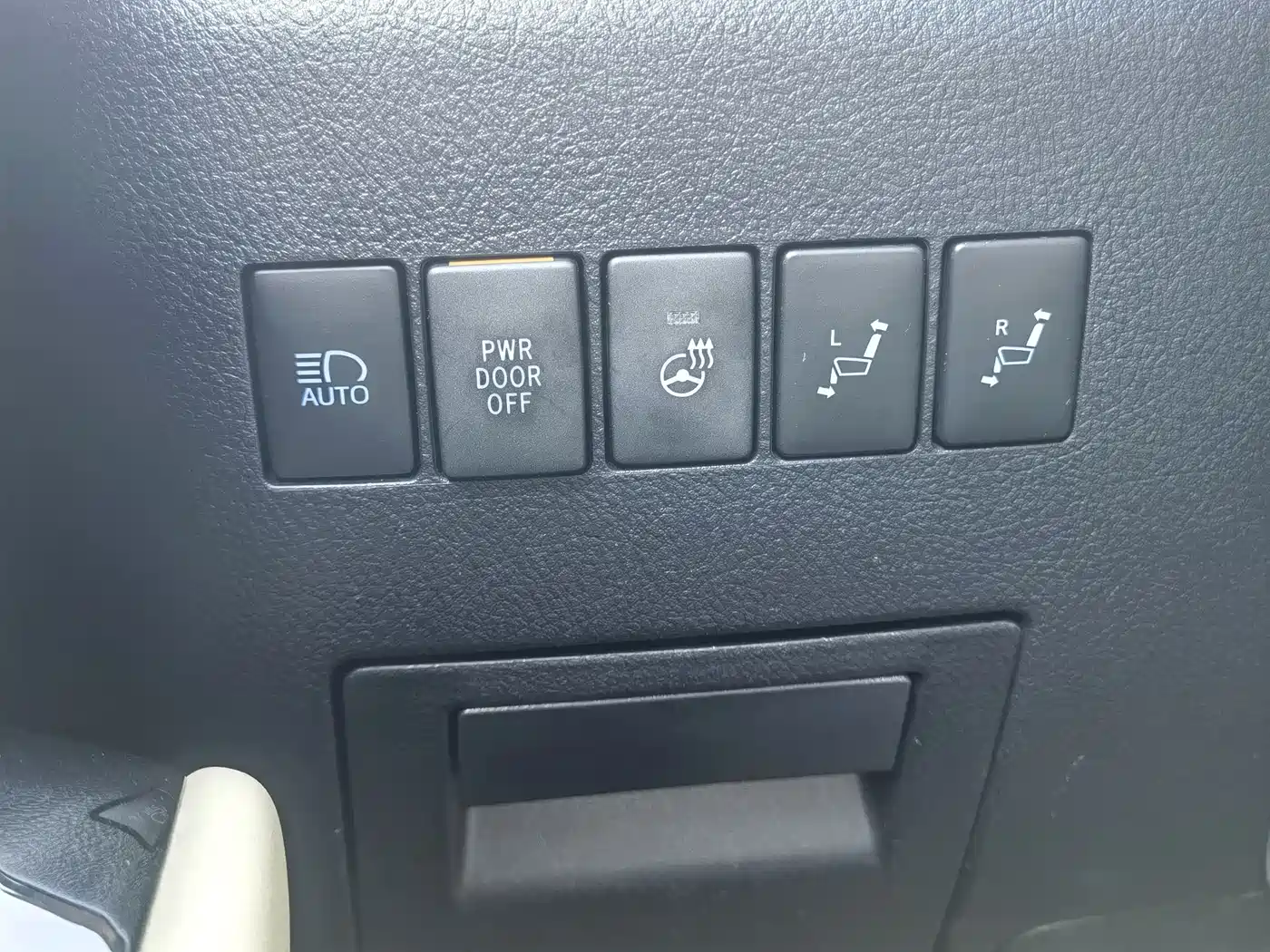 Toyota Vellfire 2020 Twin Engine 2.5L HV Premium Edition фото 25