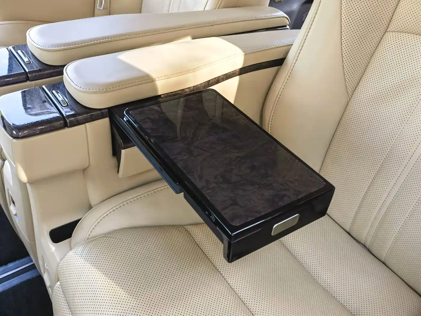 Toyota Vellfire 2020 Twin Engine 2.5L HV Premium Edition фото 32