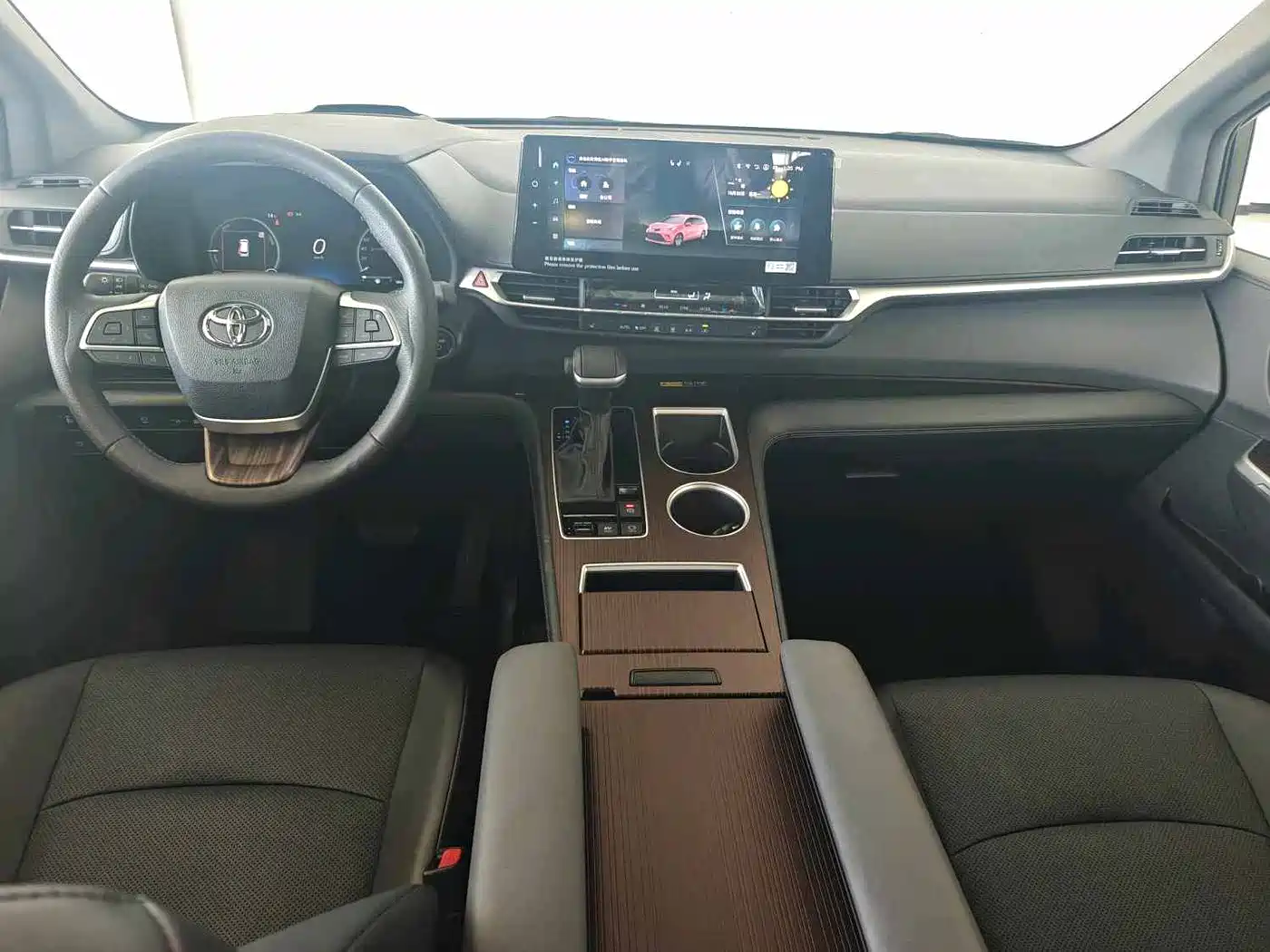 Toyota Granvia 2024 2.5L Hybrid Premium PLUS фото 7