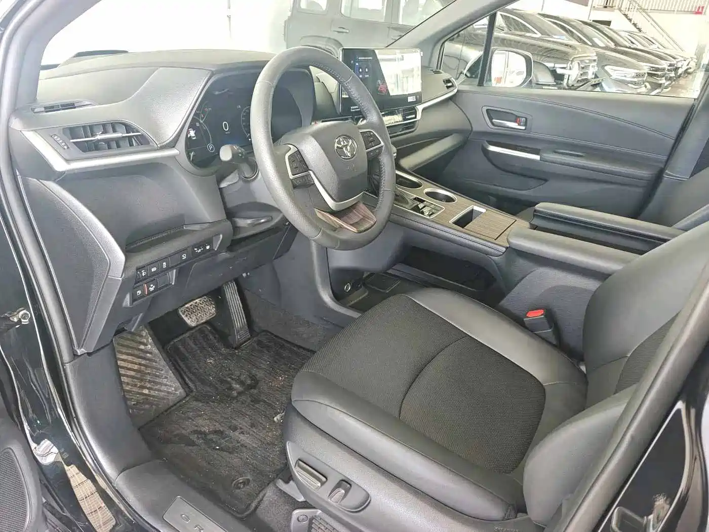 Toyota Granvia 2024 2.5L Hybrid Premium PLUS фото 10