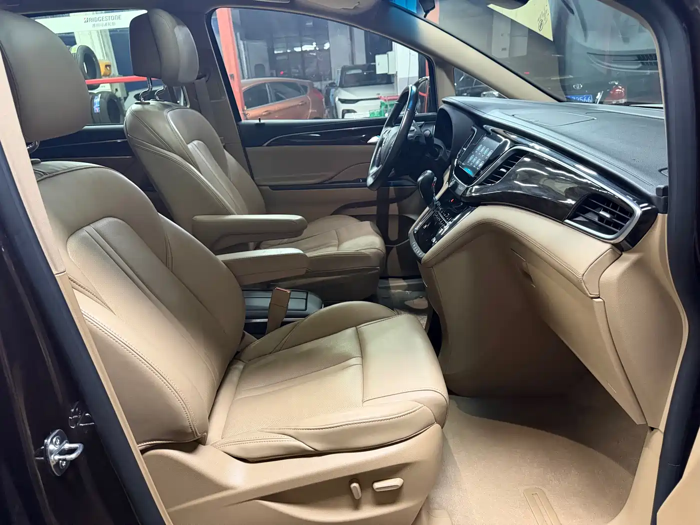 Buick GL8 2018 ES 28T Luxury Type China VI фото 10