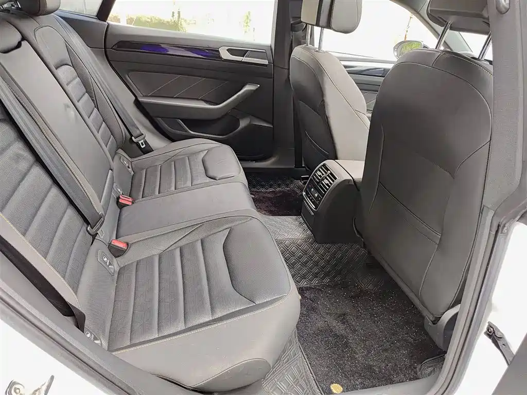 Volkswagen FAW-Volkswagen CC 2023 380TSI Eye-catching Edition фото 11
