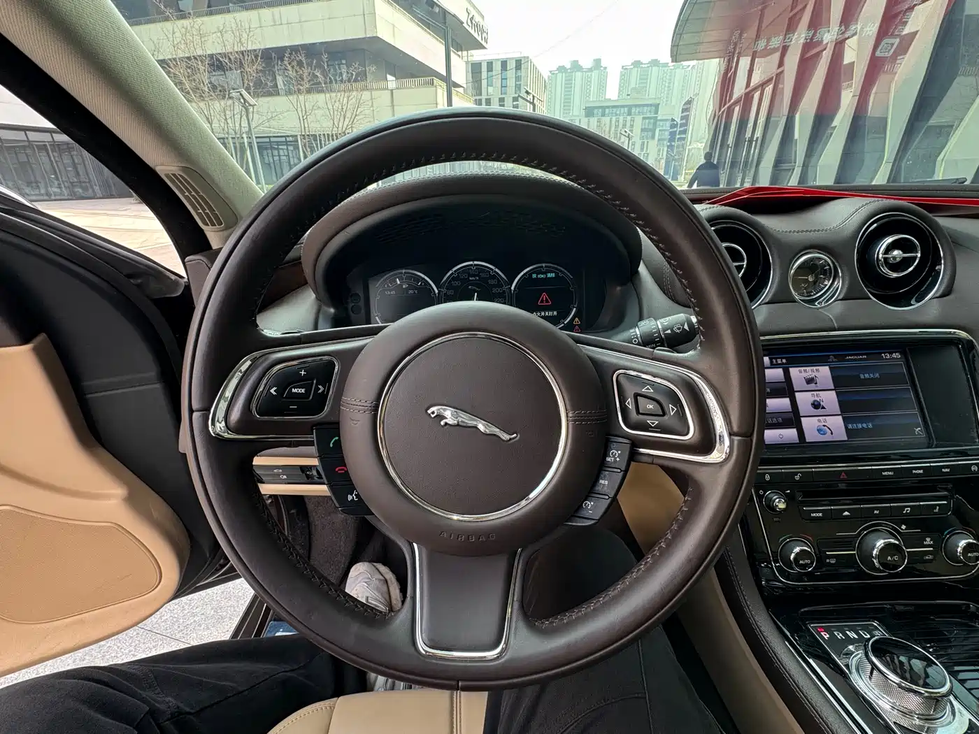 Фото 14 - Jaguar XJ