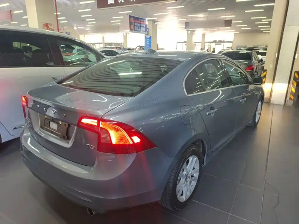 Фото 7 - Volvo S60