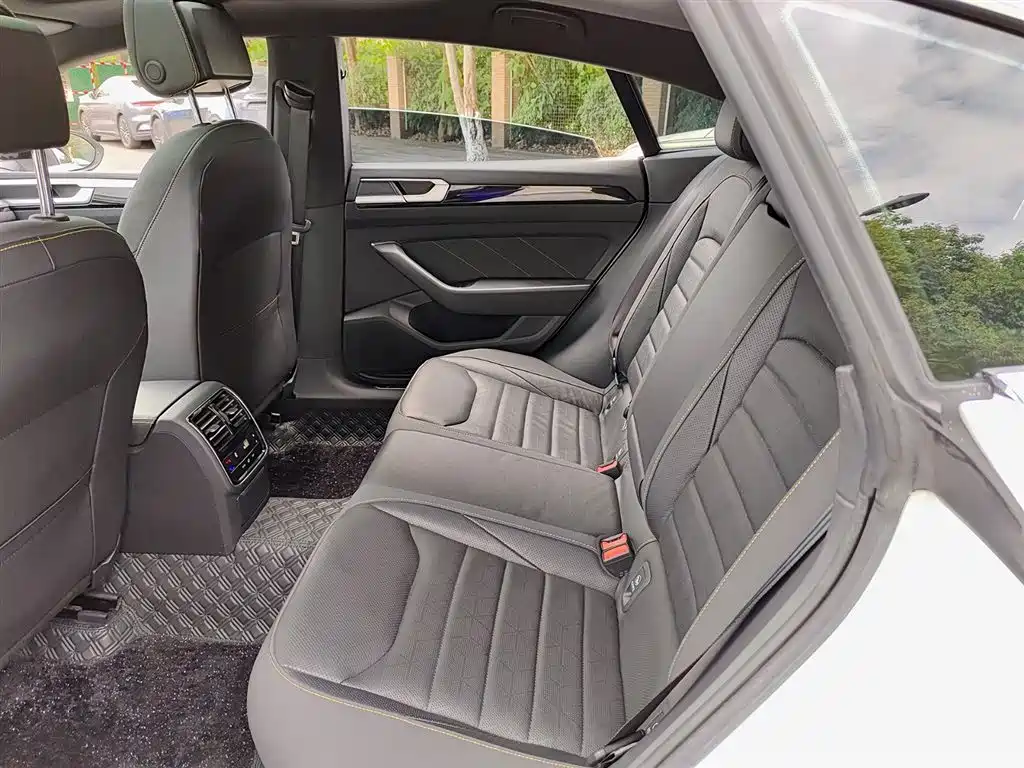 Volkswagen FAW-Volkswagen CC 2023 380TSI Eye-catching Edition фото 8