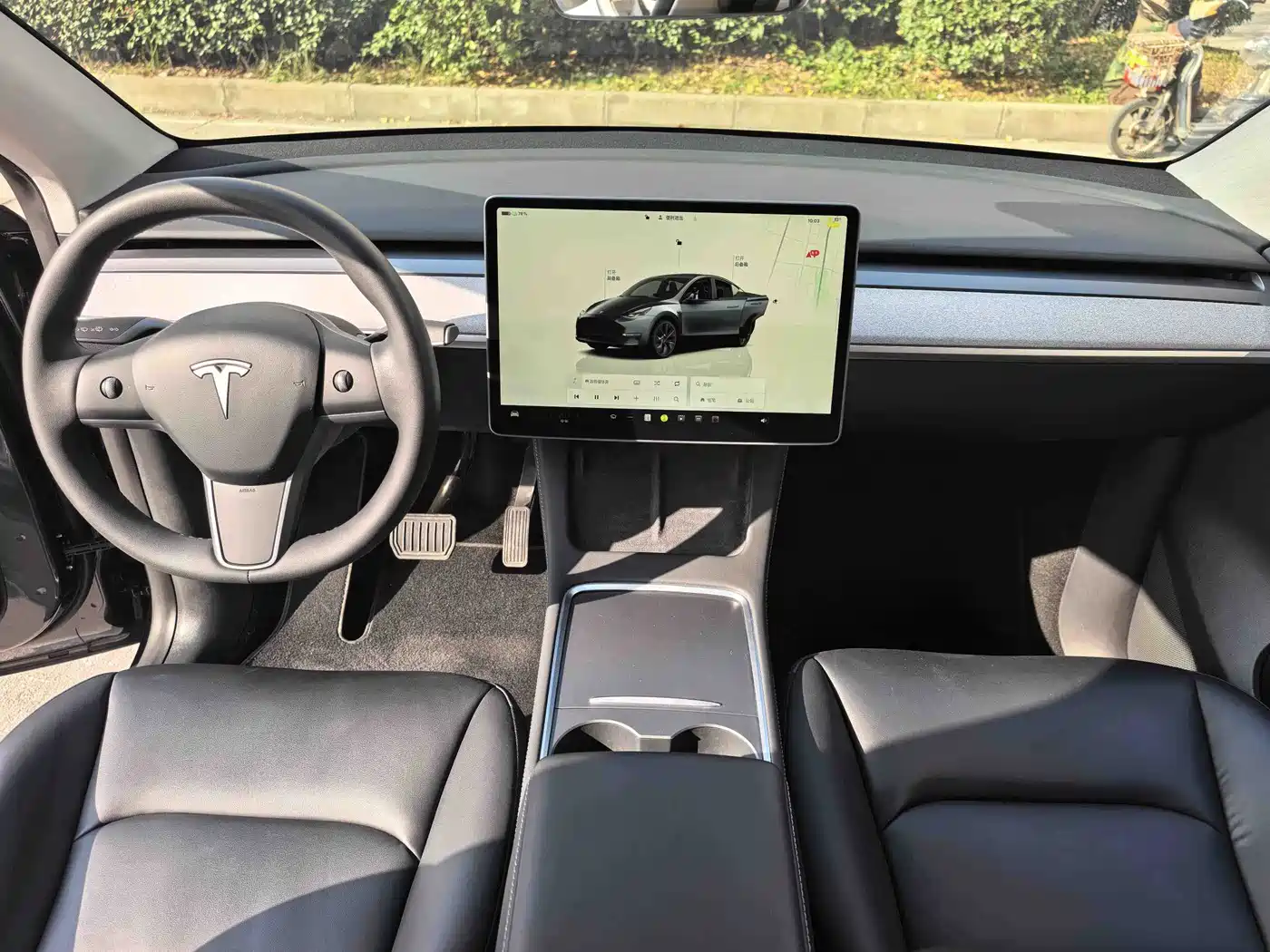 TESLA MODEL Y