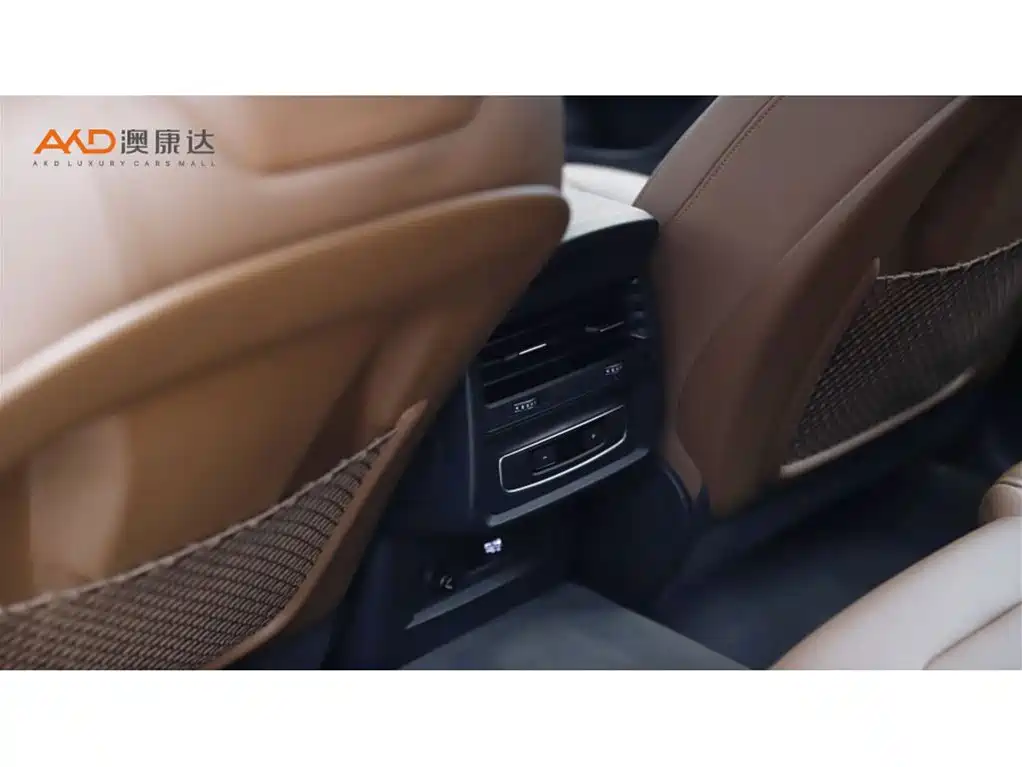 Фото 9 - Audi Q8