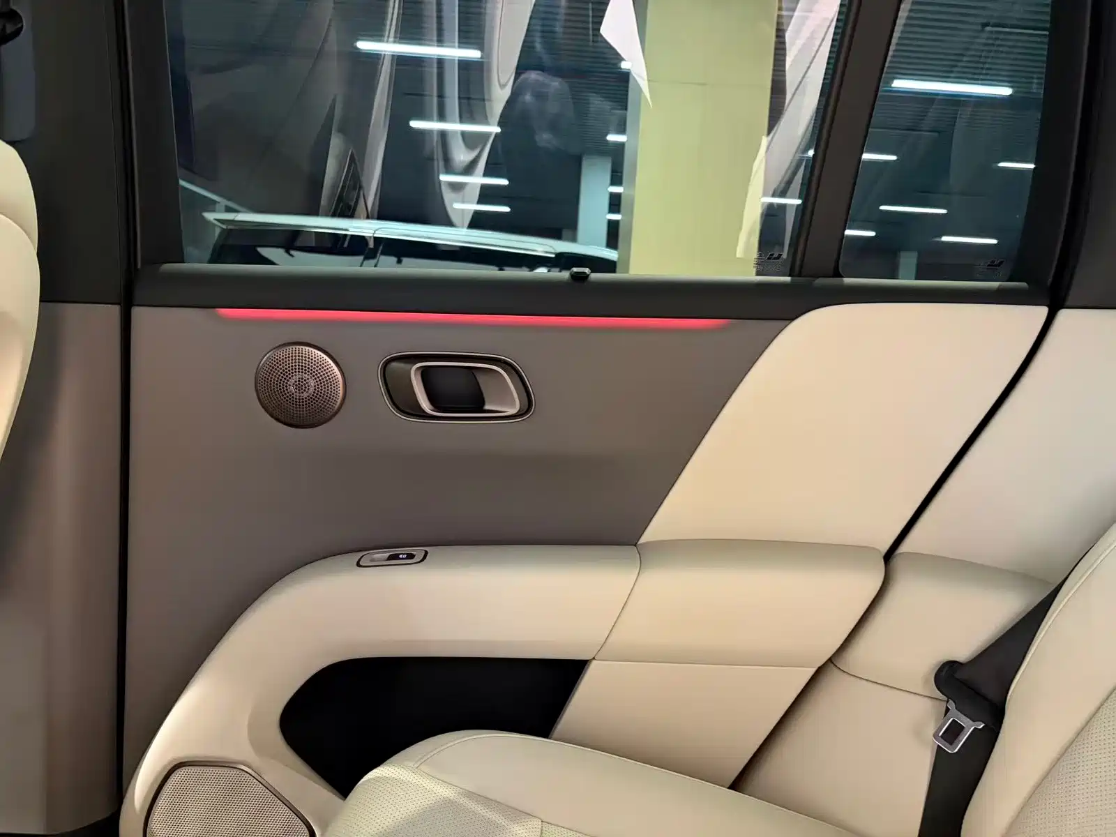 Photo 9 - Li Auto i6