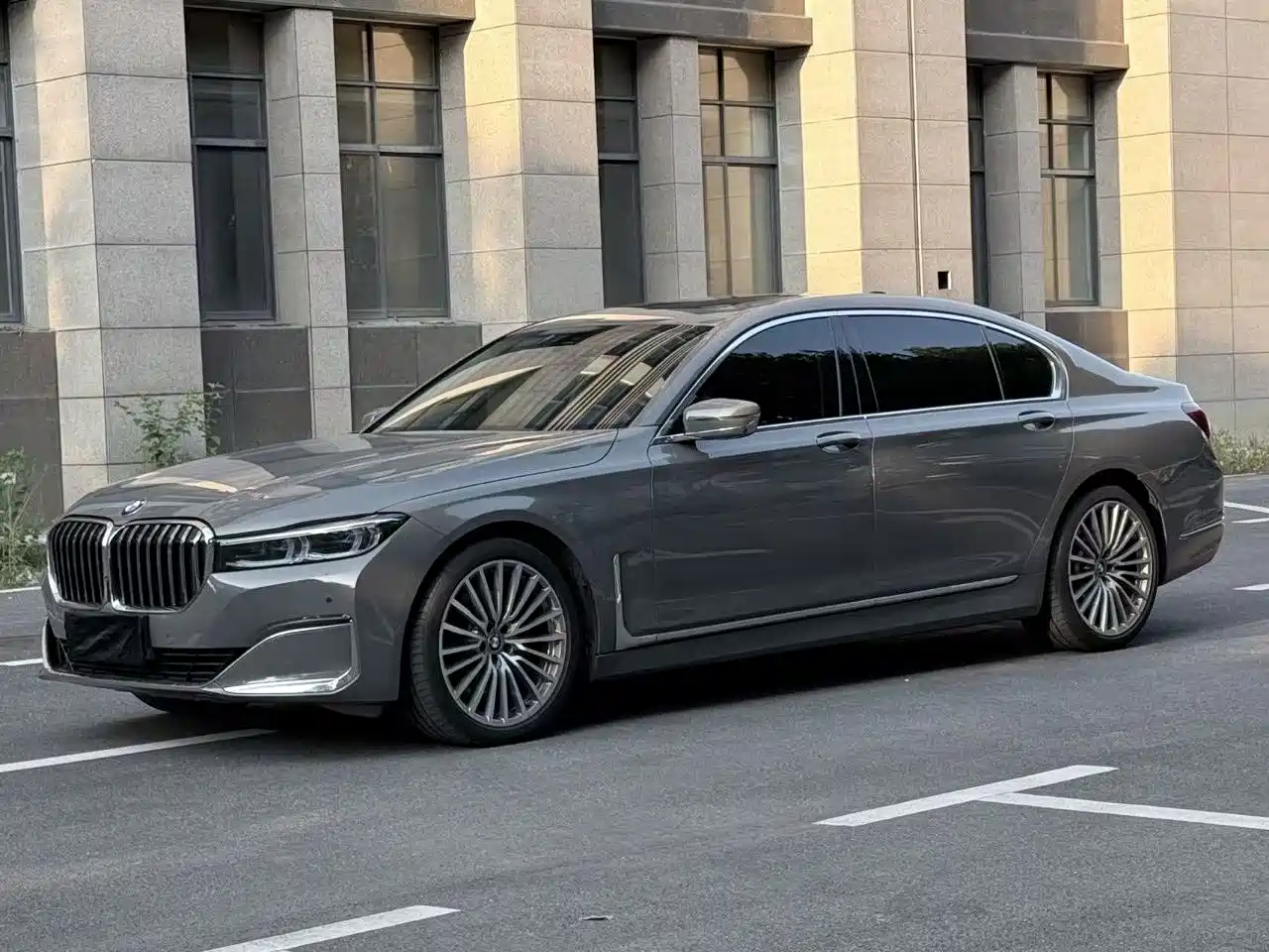 صورة 1 - BMW 7 Series
