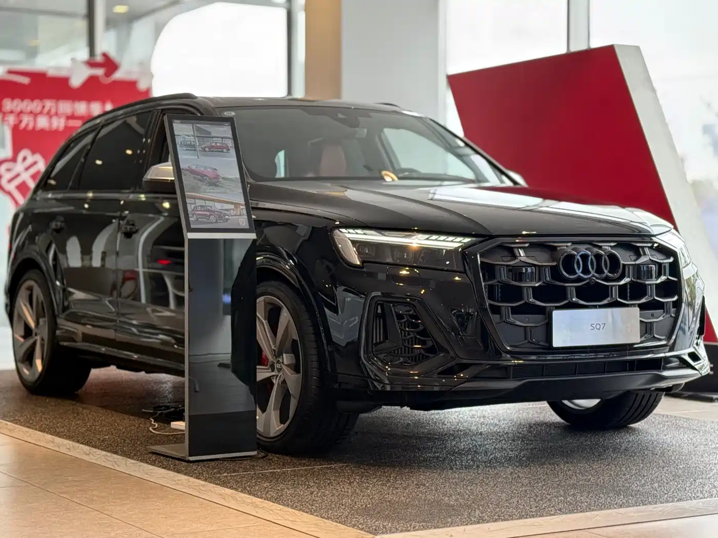 Audi SQ7 2024 4.0 TFSI фото 4