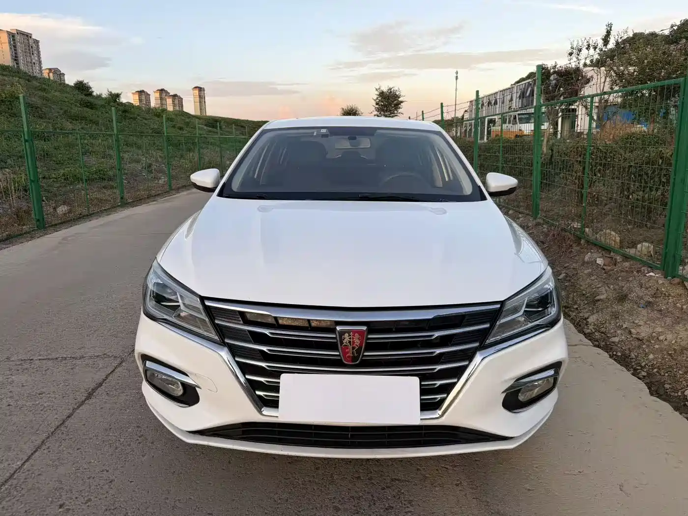 Фото 2 - Roewe i5
