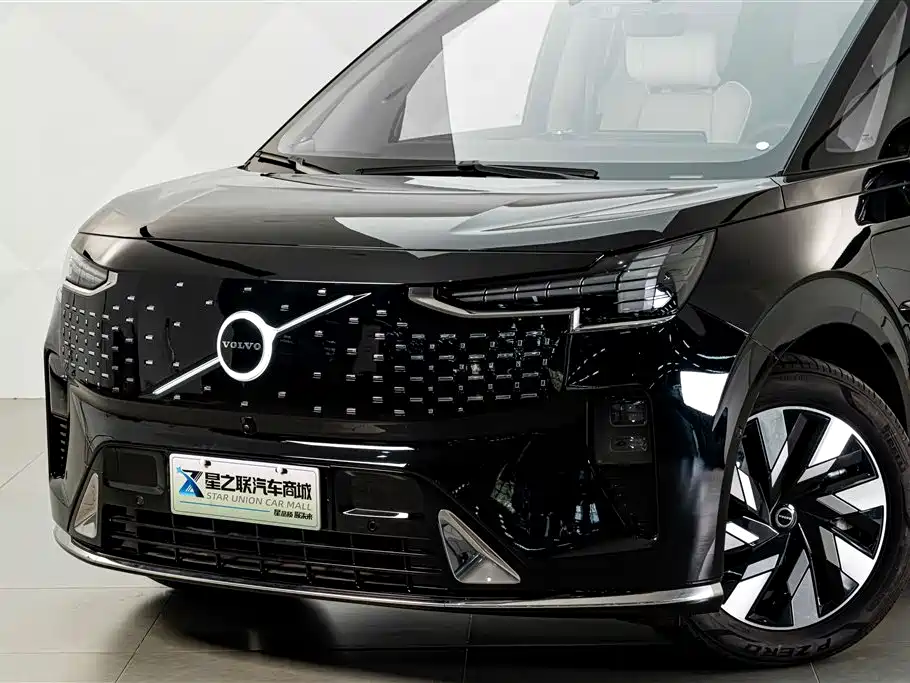 Volvo EM90 2026 2025 Ultra Six-Seater