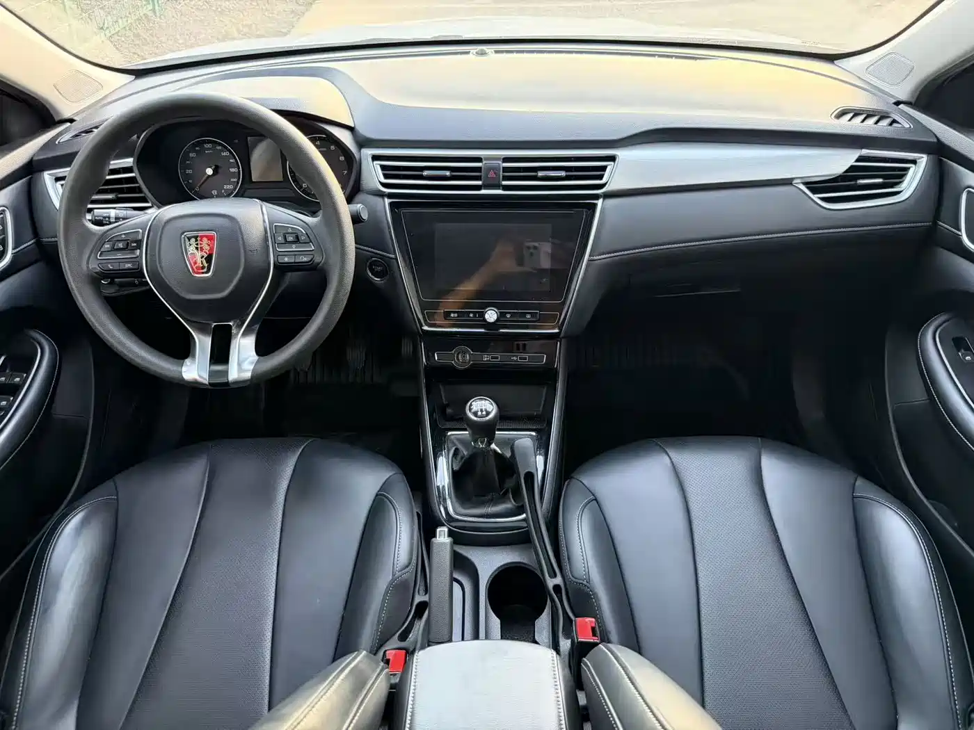 Фото 8 - Roewe i5