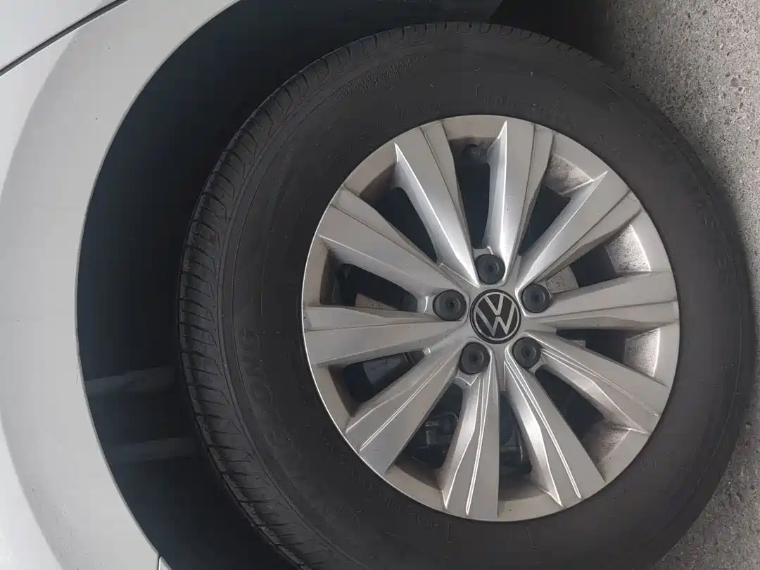 صورة 17 - Volkswagen Lavida