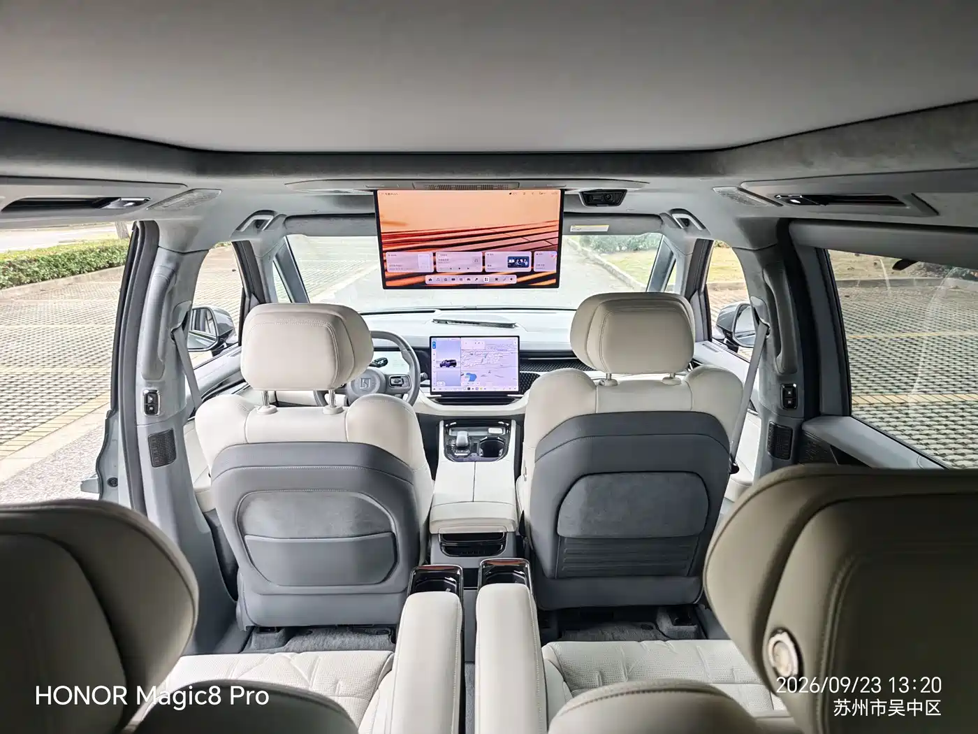 ZEEKR 009 2025 2024 6-seat Executive AWD 108kWh