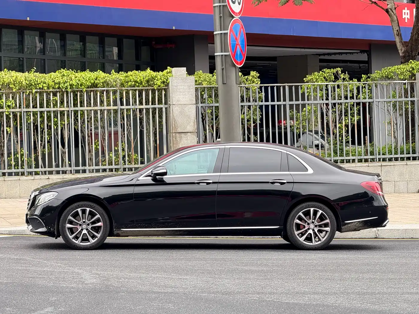 Mercedes-Benz E-Class 2017 E 200 L 4MATIC фото 4