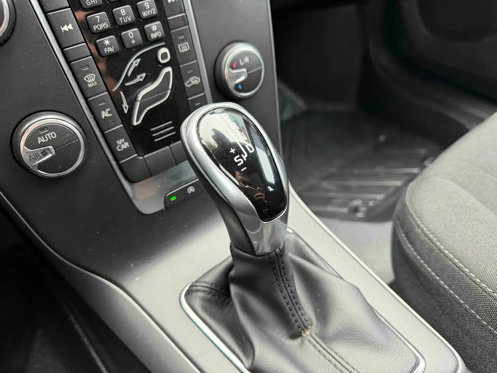 Photo 10 - Volvo V40