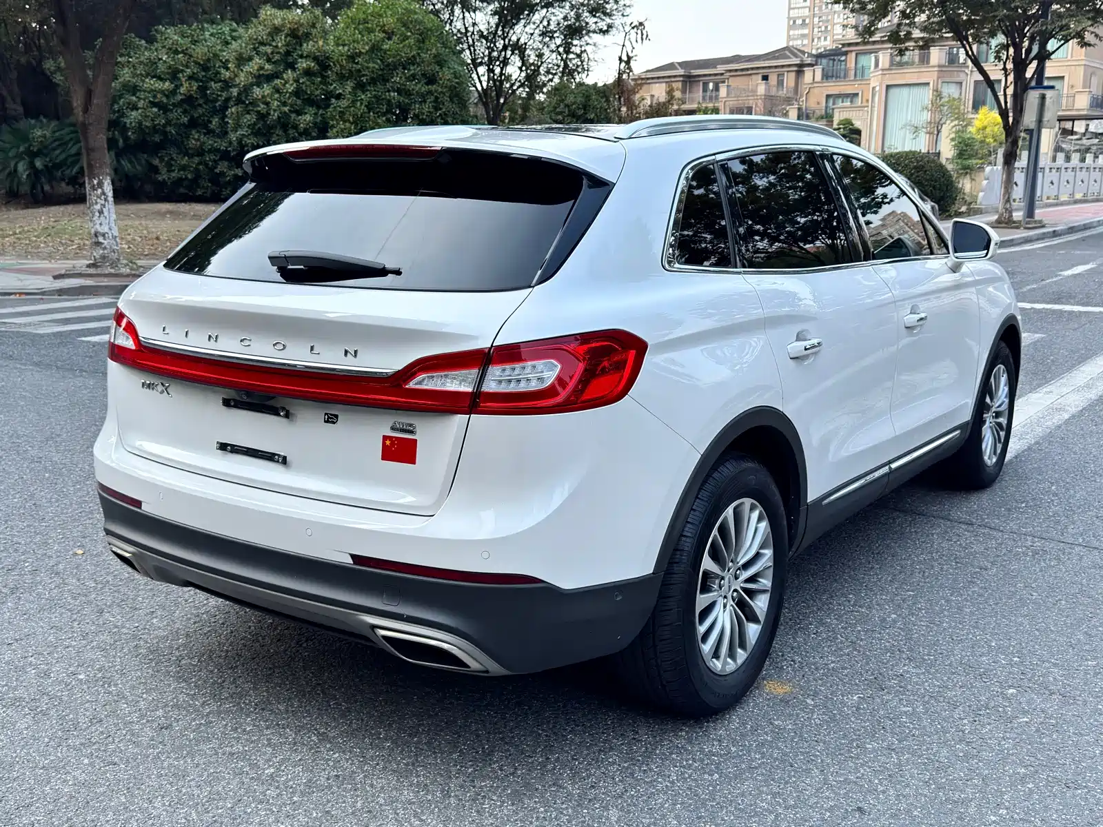 Photo 7 - Lincoln MKX