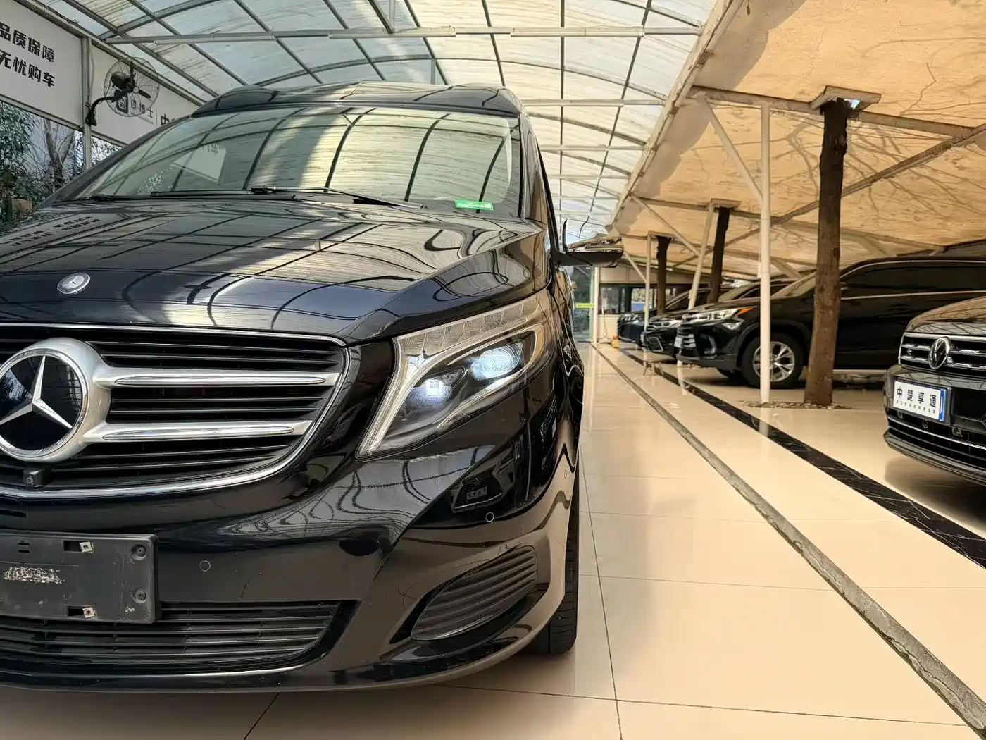 Mercedes-Benz V-Class 2017 Model V 260 L Premium Extended Edition фото 12