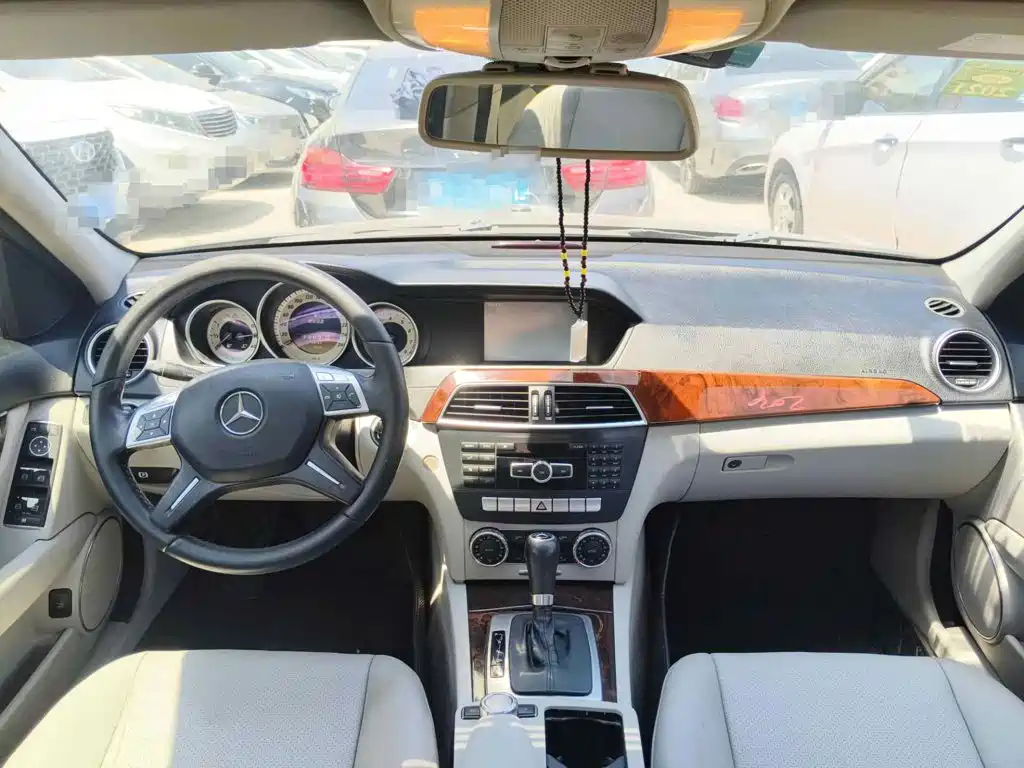 Фото 11 - Mercedes-Benz C-Class