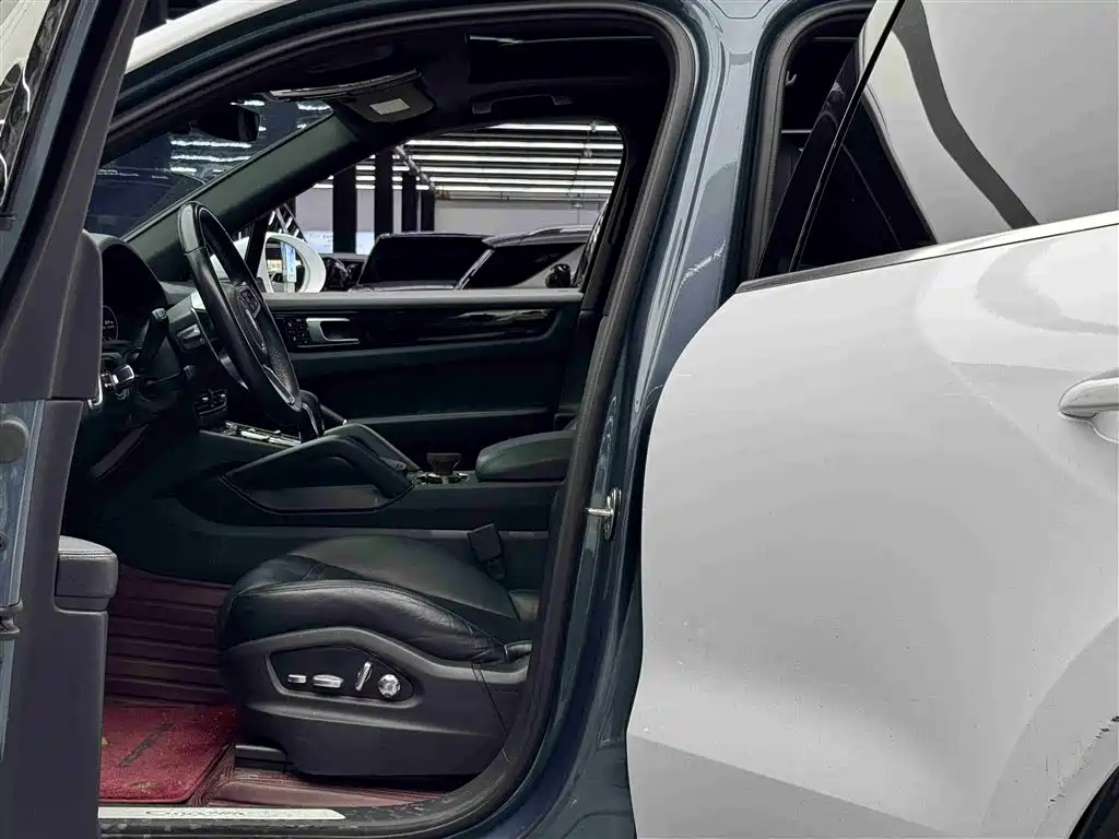 Porsche Cayenne New Energy 2019 Cayenne E-Hybrid 2.0T фото 6