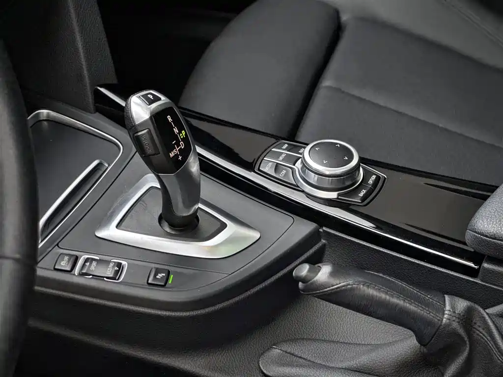 BMW 3 Series GT 2019 320i Fashion Model фото 11