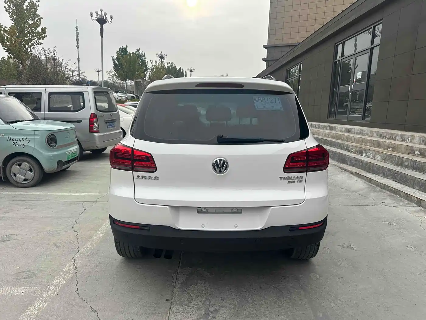 VOLKSWAGEN TIGUAN