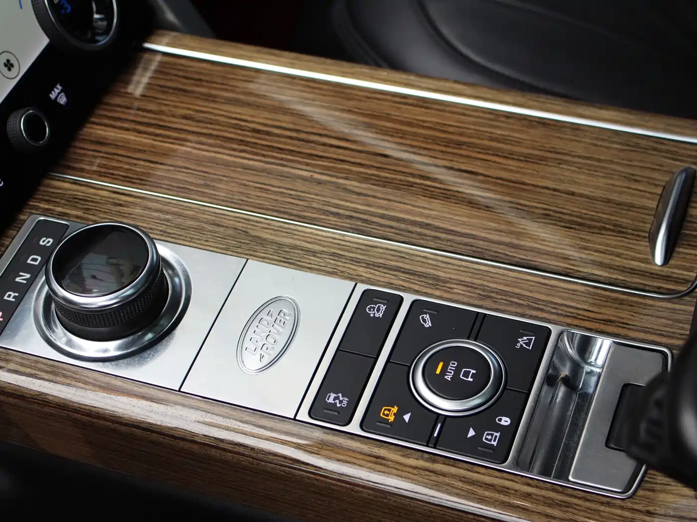 Land Rover Range Rover 2018 3.0 SC V6 Vogue SE Genesis Extended Edition фото 8