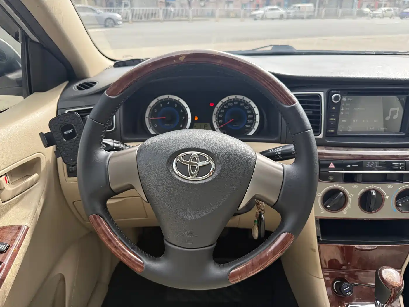 Toyota Corolla 2013 1.6L Automatic Luxury фото 12