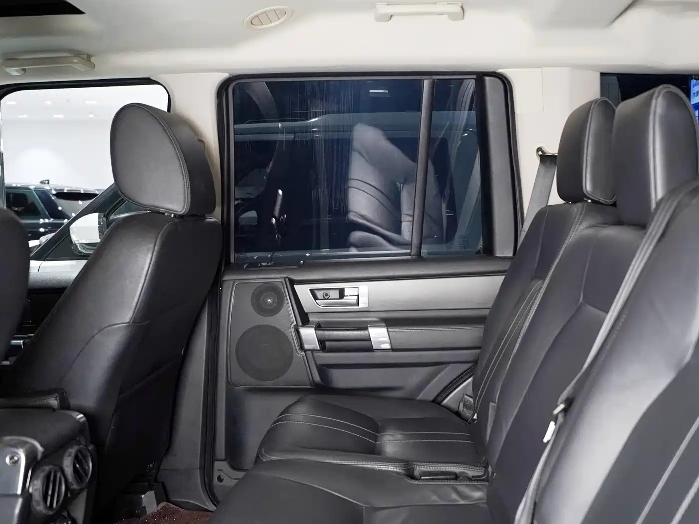 Land Rover Discovery 2015 3.0 SDV6 HSE Diesel фото 11