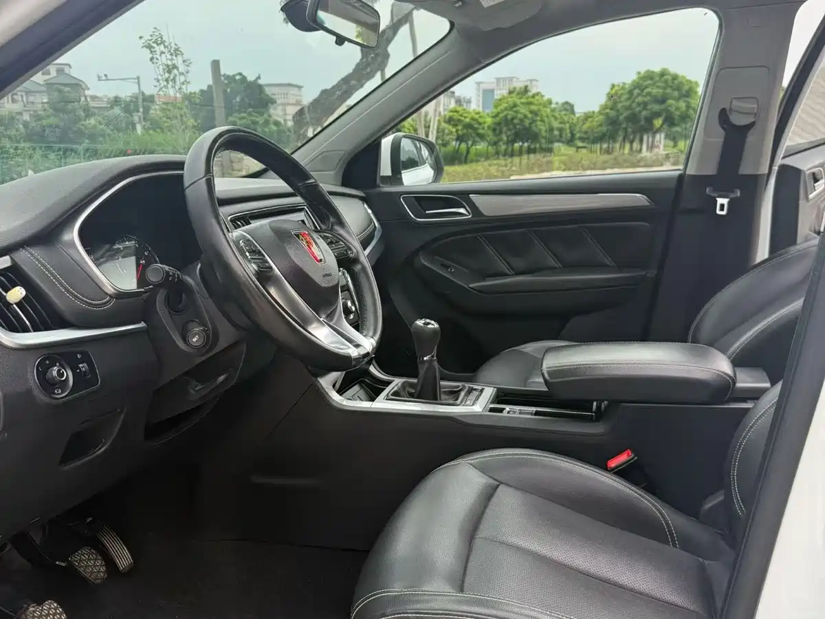 Фото 8 - Roewe RX5
