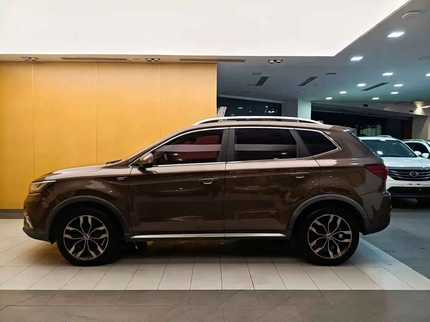 Фото 6 - Roewe RX5
