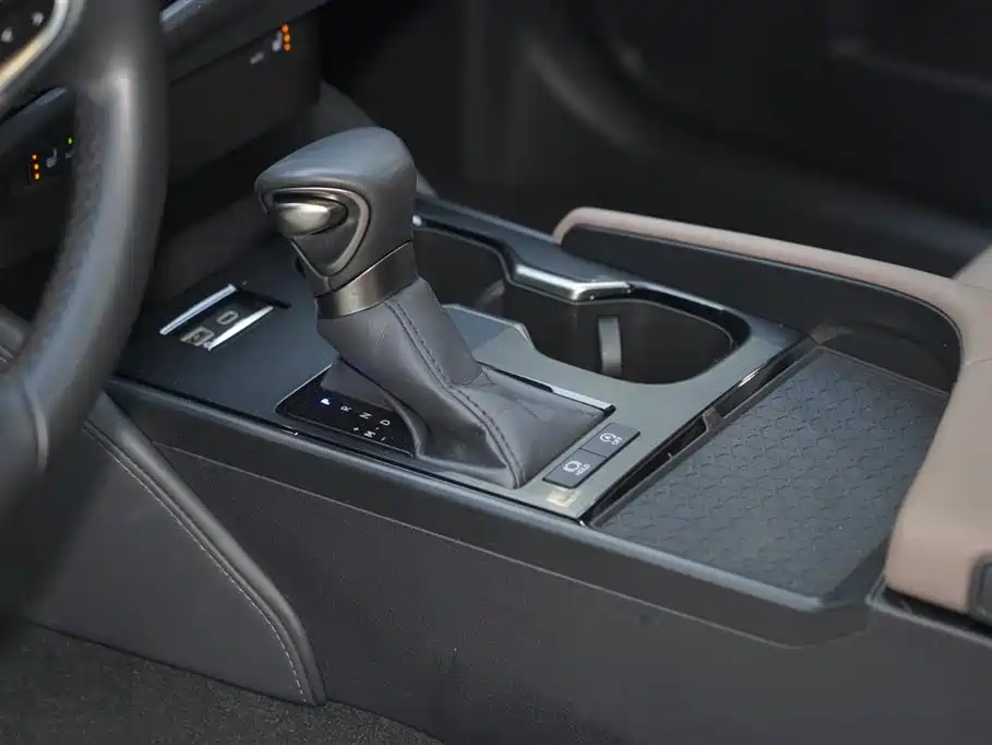 Lexus ES 2023 200 Excellence Edition фото 13