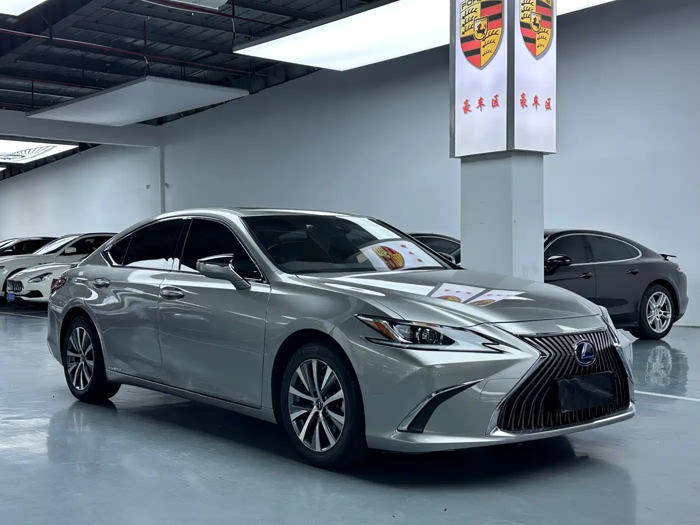 Lexus ES 2020 Model 300h Excellence Edition China V фото 3