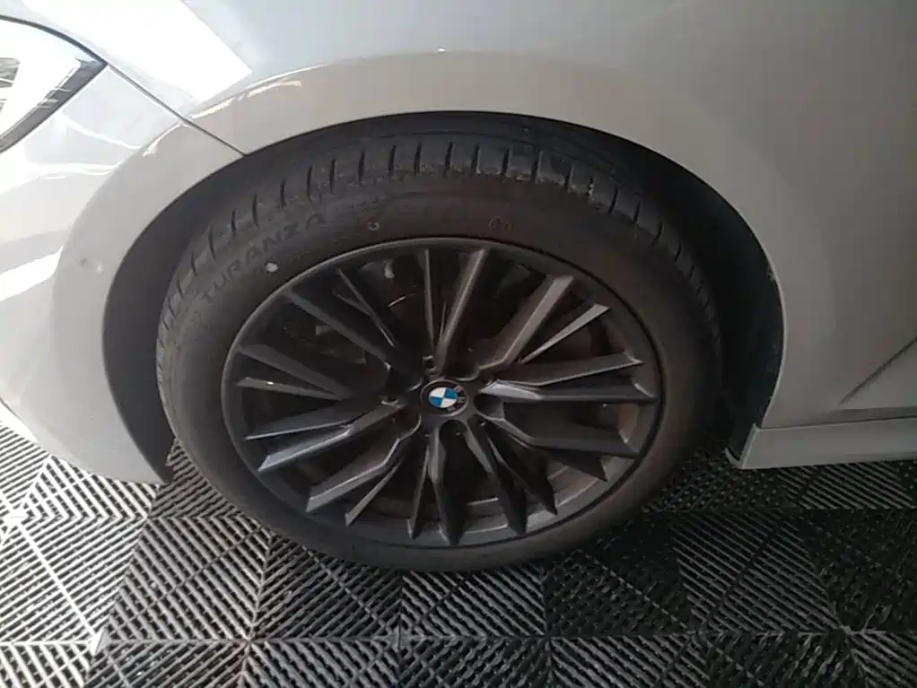 Photo 23 - BMW 3 Series