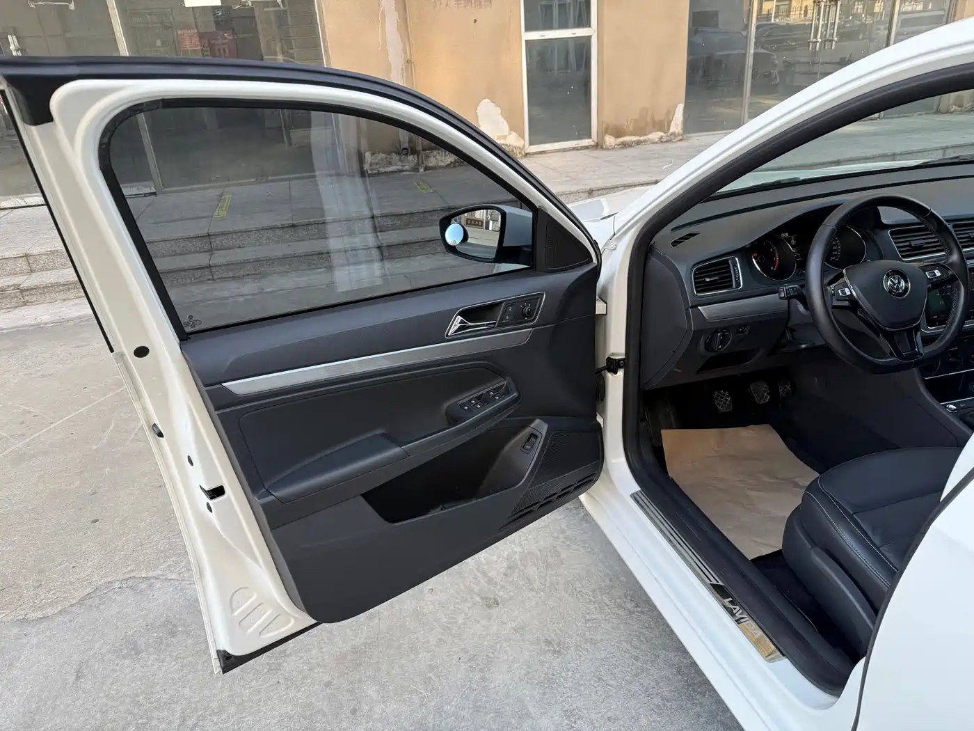 Volkswagen Lavida 2017 1.6L Manual Comfort Edition фото 10