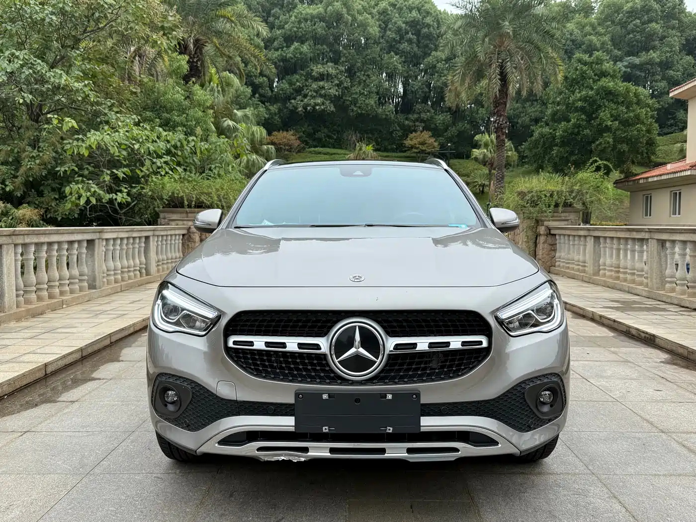 MERCEDES-BENZ GLA