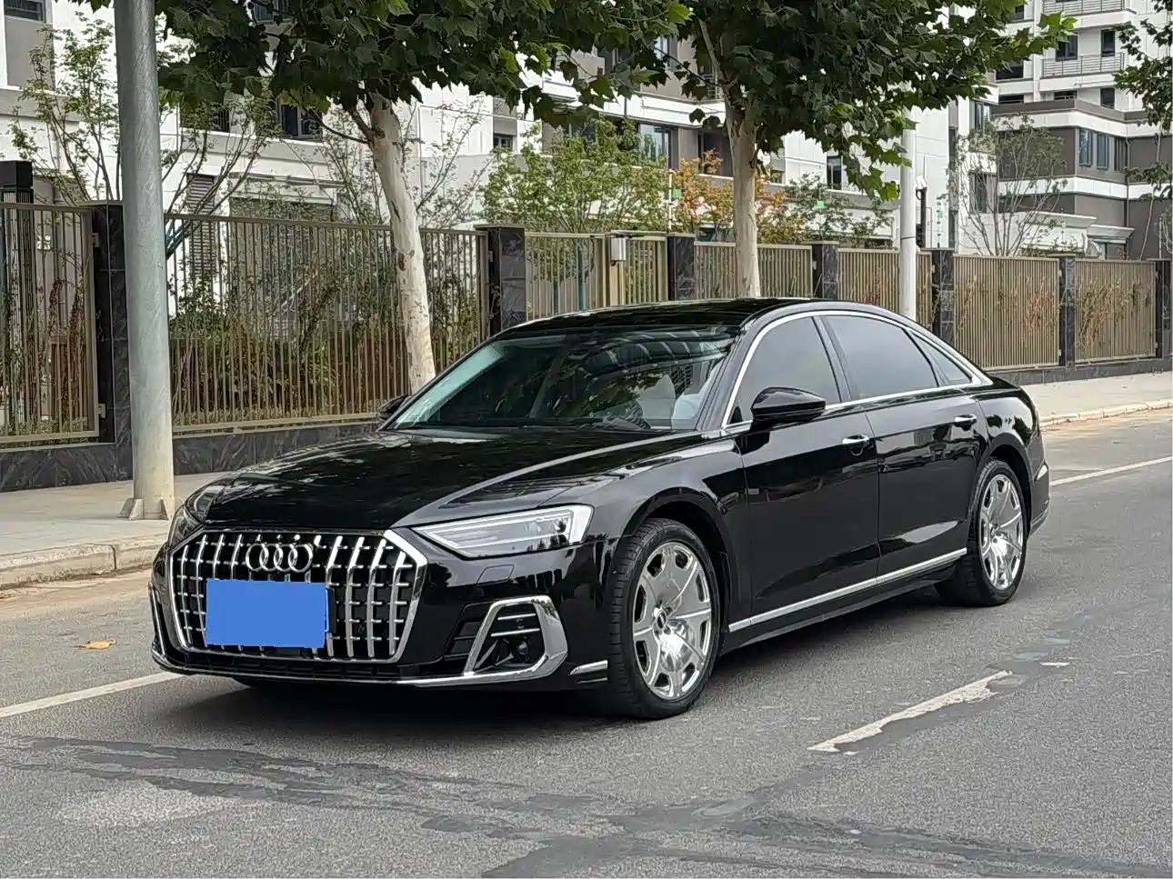 Фото 1 - Audi A8